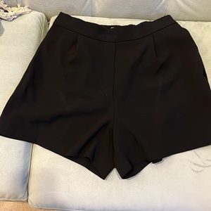 Aritzia Babaton Bavarian shorts